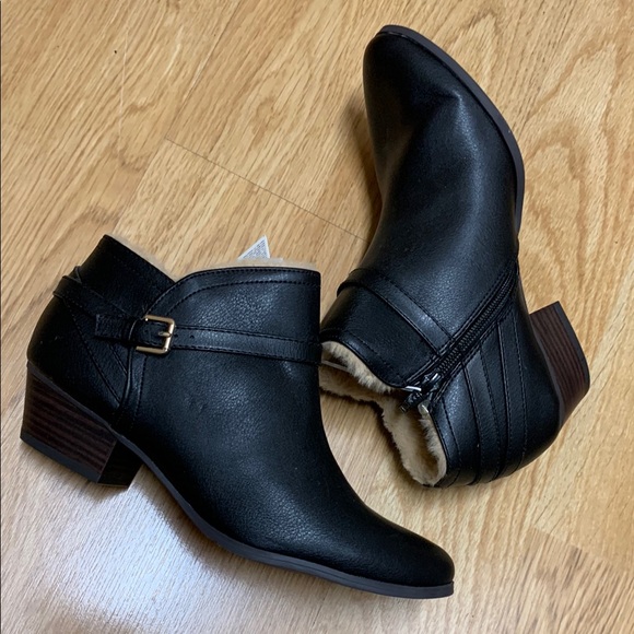 NWT Old Navy 
Ankle Booties with Faux Fur Lining
Size 8 Black - Picture 1 of 7